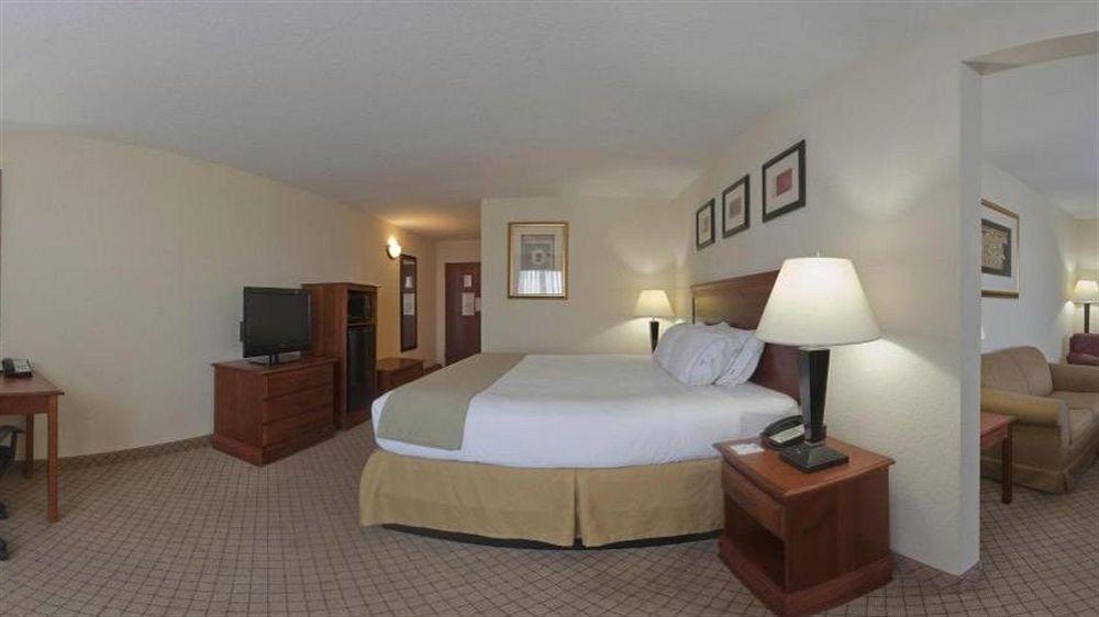 Holiday Inn Express Hotel & Suites Tampa-Fairgrounds-Casino By Ihg Extérieur photo