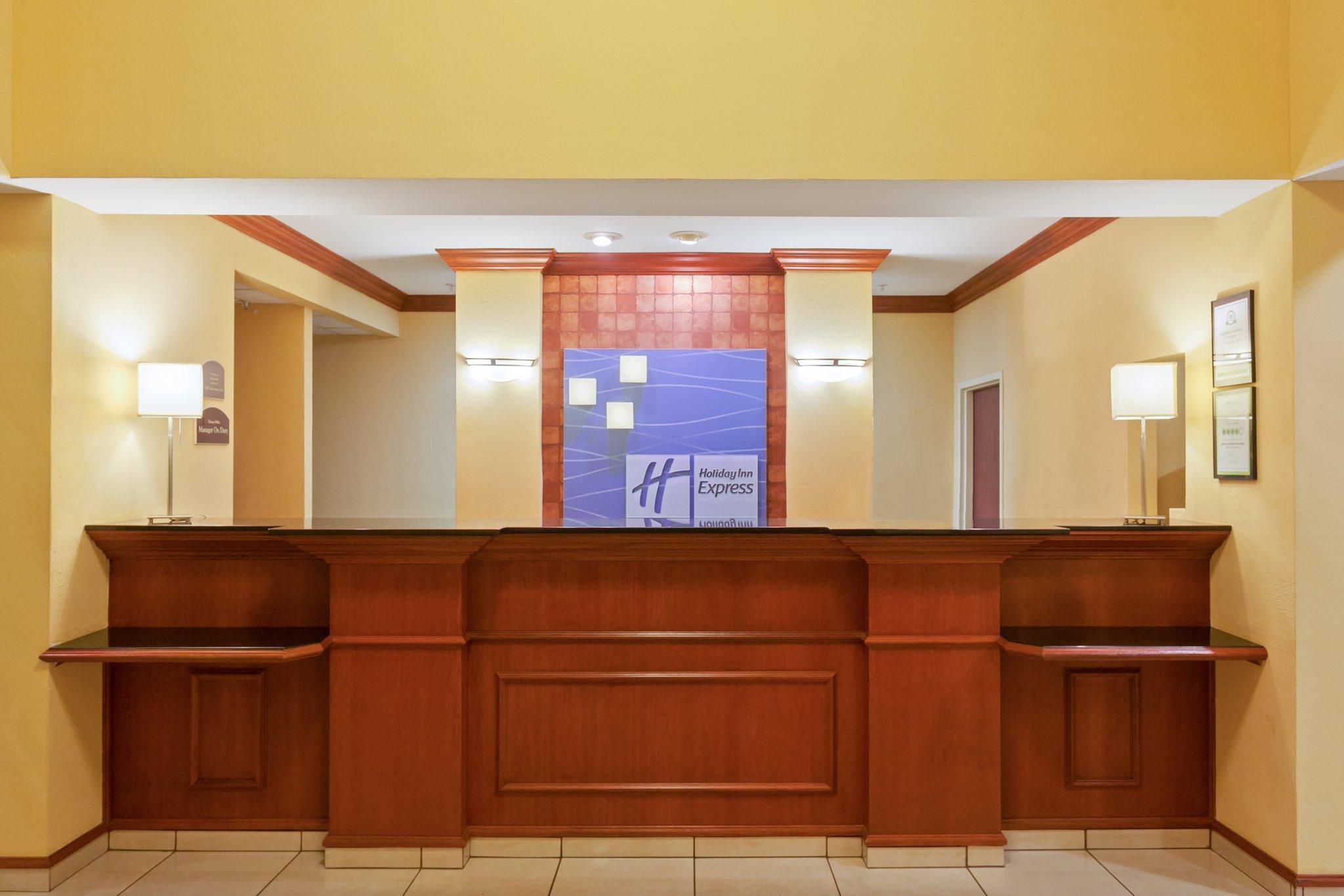 Holiday Inn Express Hotel & Suites Tampa-Fairgrounds-Casino By Ihg Extérieur photo