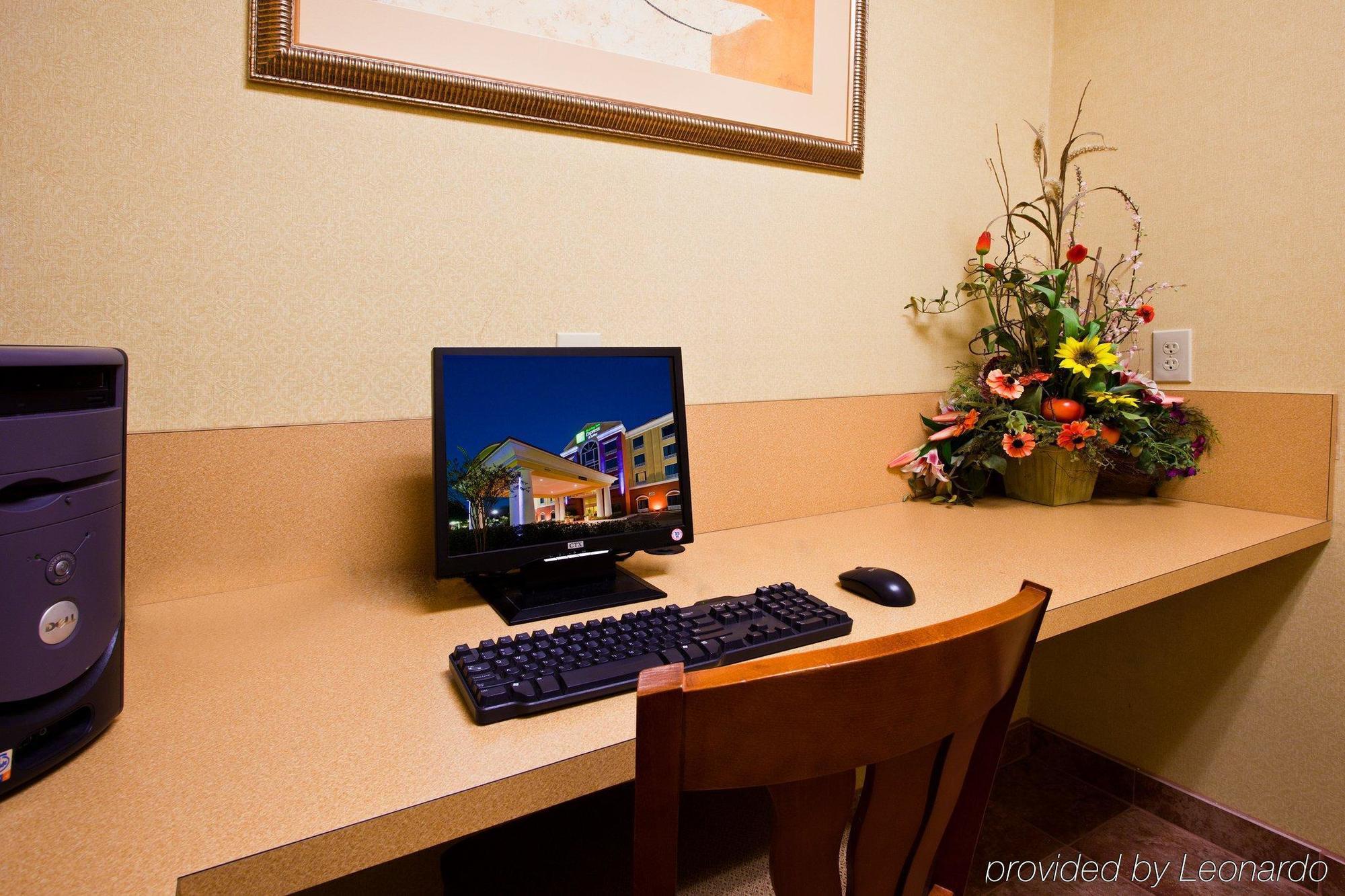 Holiday Inn Express Hotel & Suites Tampa-Fairgrounds-Casino By Ihg Facilités photo