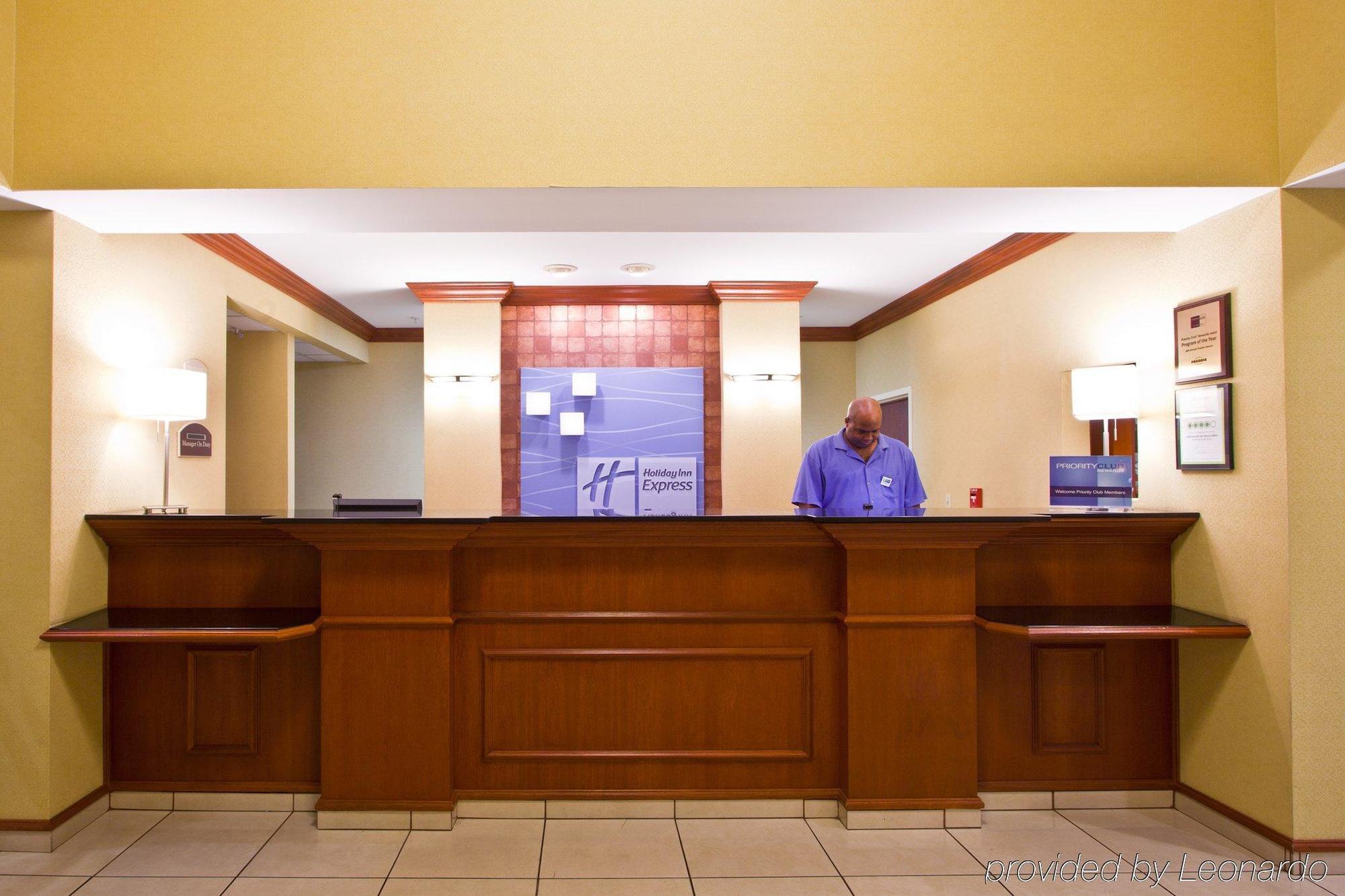 Holiday Inn Express Hotel & Suites Tampa-Fairgrounds-Casino By Ihg Intérieur photo