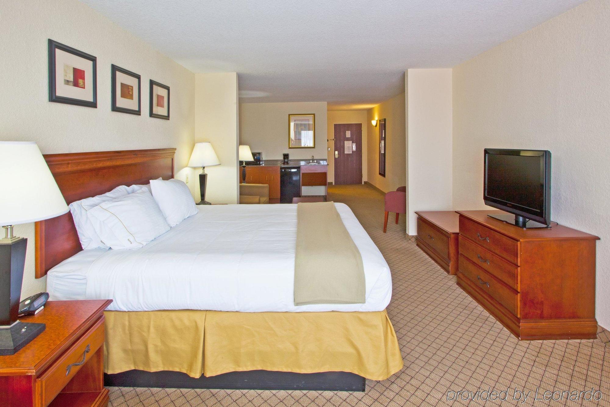 Holiday Inn Express Hotel & Suites Tampa-Fairgrounds-Casino By Ihg Chambre photo